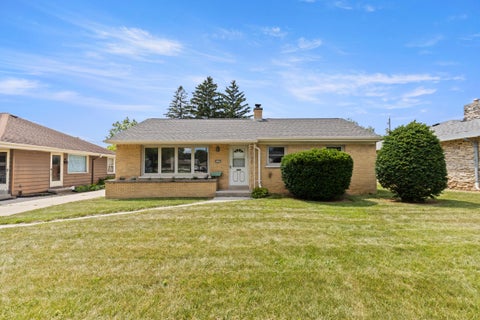 Photo of 2831 S 76th St, West Allis, WI 53219 (MLS # 1971021)