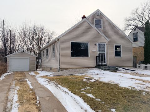 Photo of 3207 W Oriole Dr, Milwaukee, WI 53209 (MLS # 1946884)