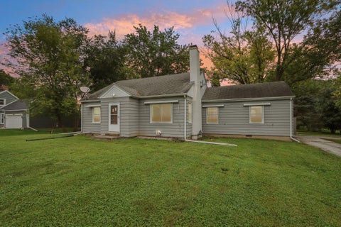 Photo of W279N1666 Prospect Ave, Pewaukee, WI 53072 (MLS # 1981219)