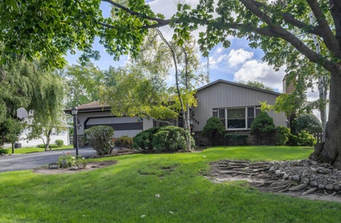 Photo of 2035 Dustir Dr, Caledonia, WI 53402 (MLS # 1981654)