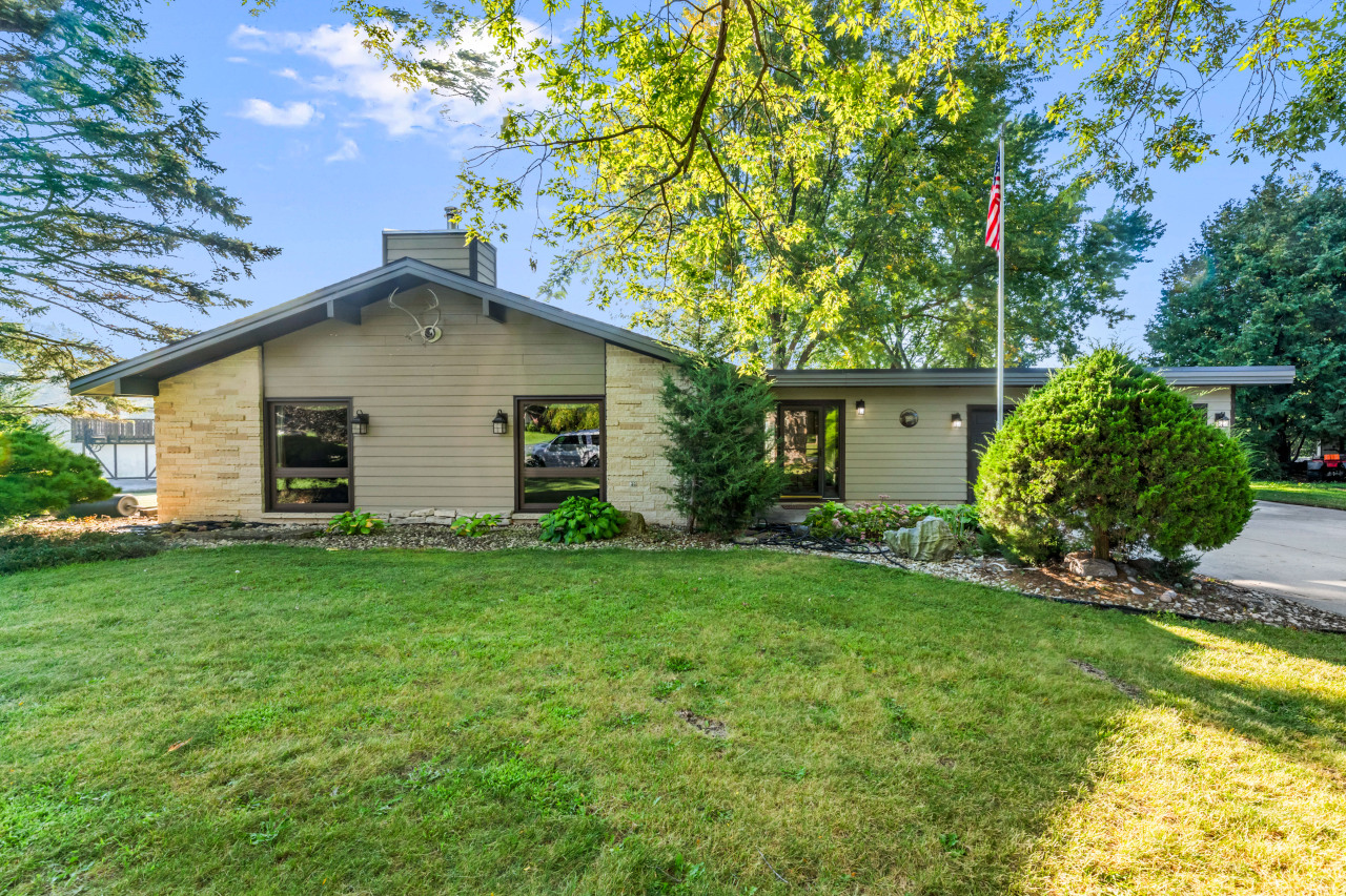 W279S8820 Lookout Ln