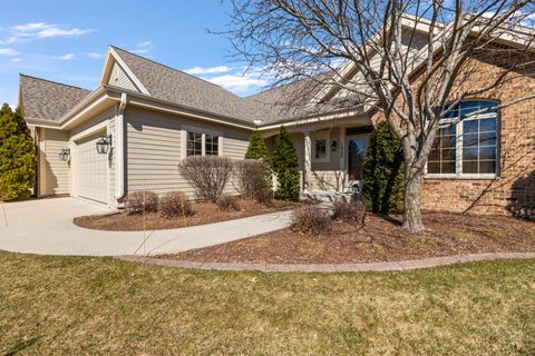 Photo of 1432 Red Oak Dr, Hartford, WI 53027 (MLS # 1955391)