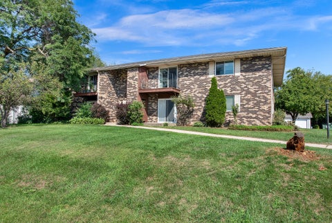 Photo of 4909 Scotts Way, Caledonia, WI 53402 (MLS # 1985882)