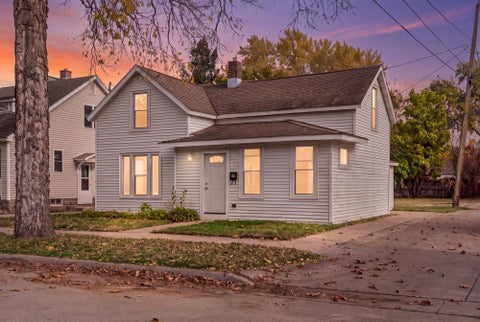 Photo of 915 17th St S, La Crosse, WI 54601 (MLS # 1985948)