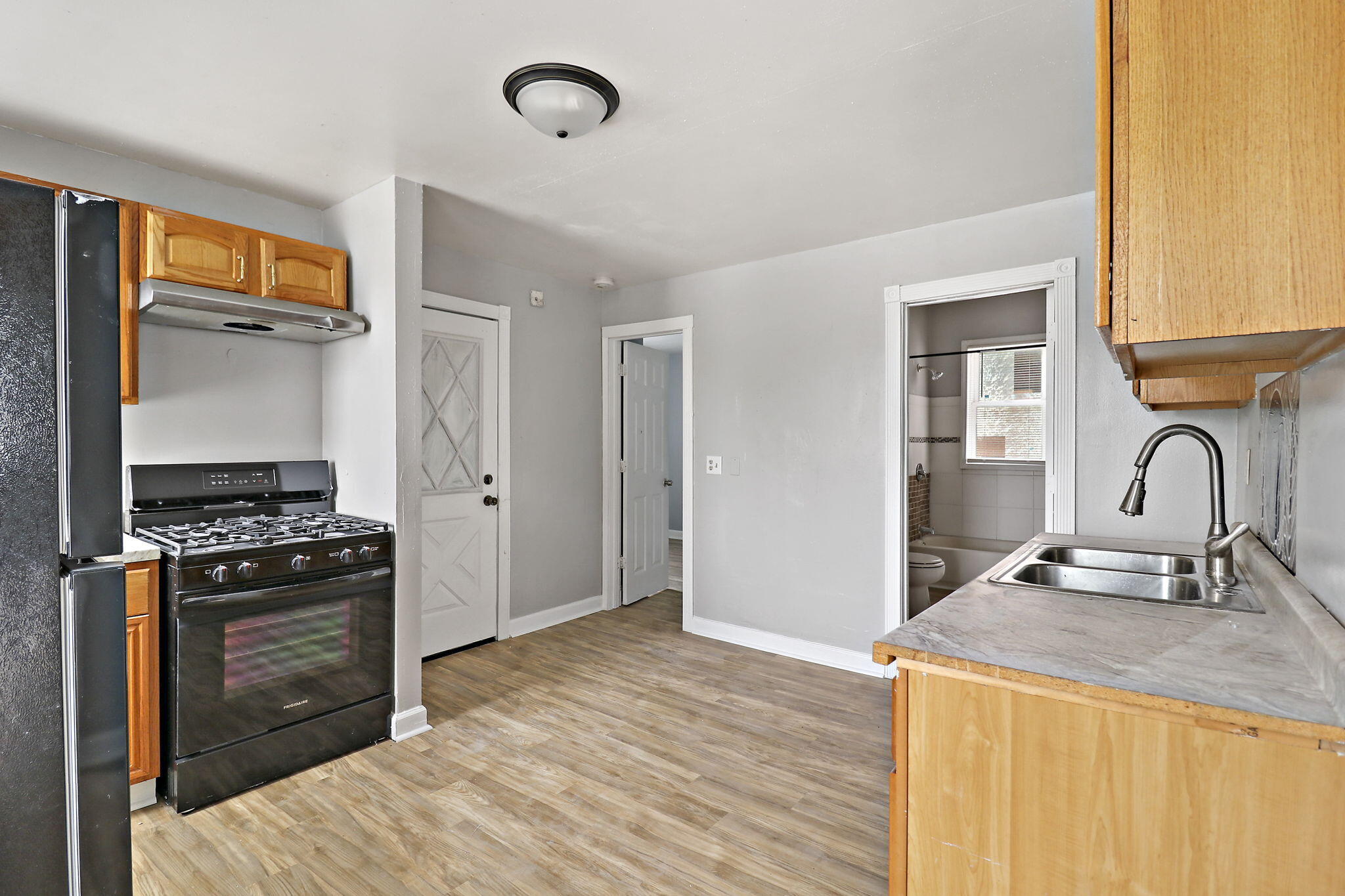 Milwaukee, Wisconsin 53208, United States, 4 Bedrooms Bedrooms, ,3 BathroomsBathrooms,Residential,Pending,172759