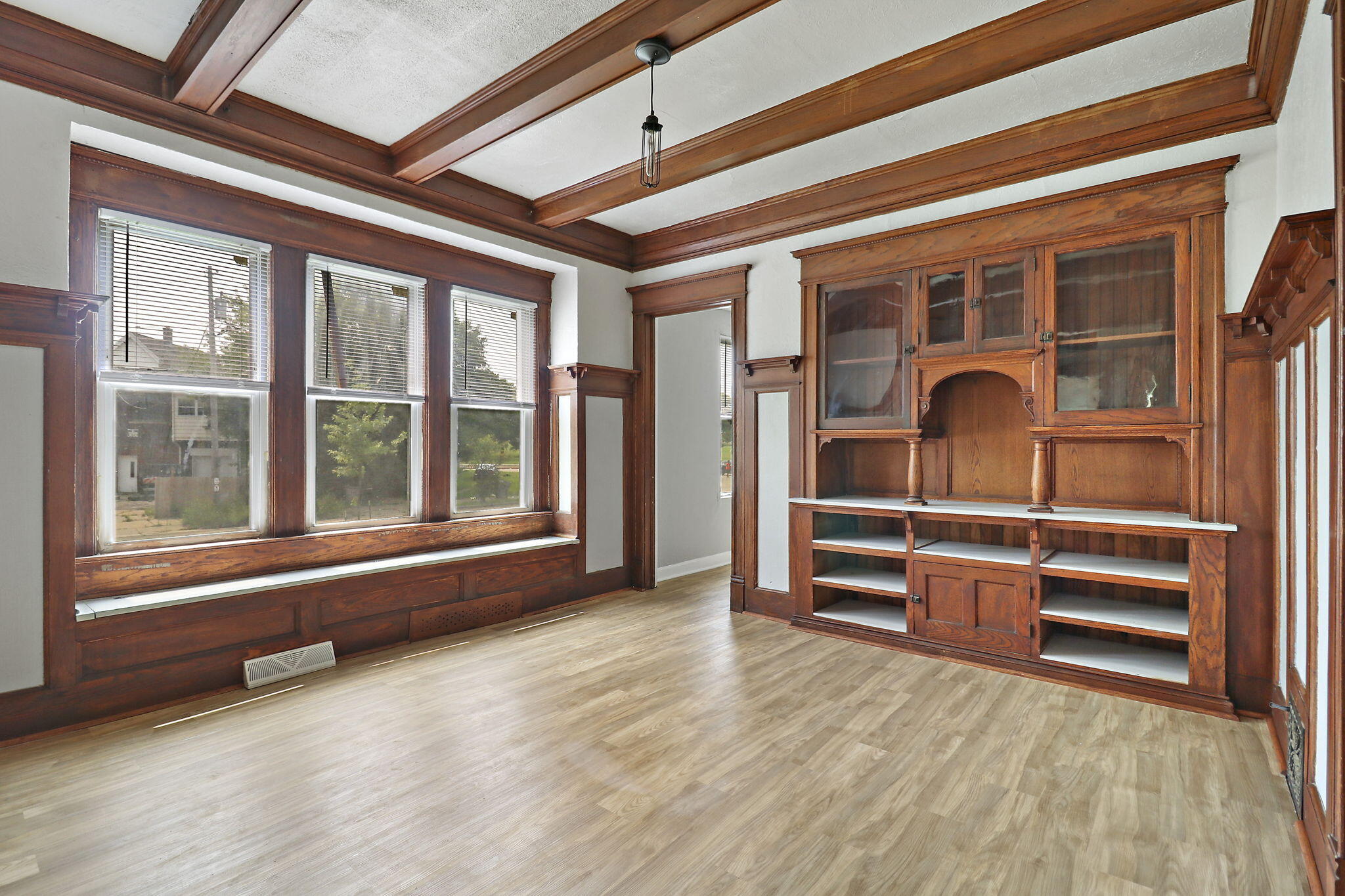 Milwaukee, Wisconsin 53208, United States, 4 Bedrooms Bedrooms, ,3 BathroomsBathrooms,Residential,Pending,172759