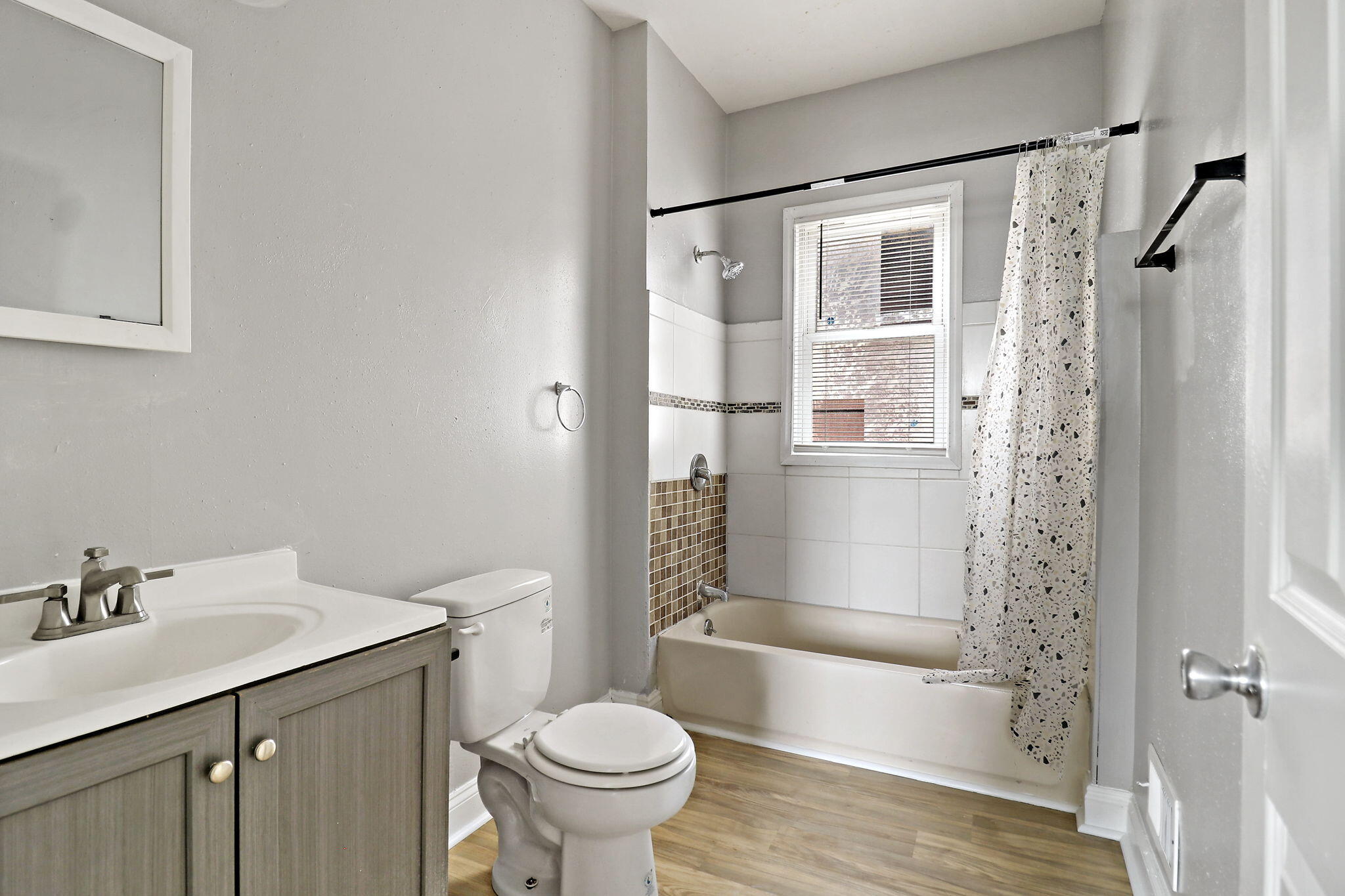 Milwaukee, Wisconsin 53208, United States, 4 Bedrooms Bedrooms, ,3 BathroomsBathrooms,Residential,Pending,172759