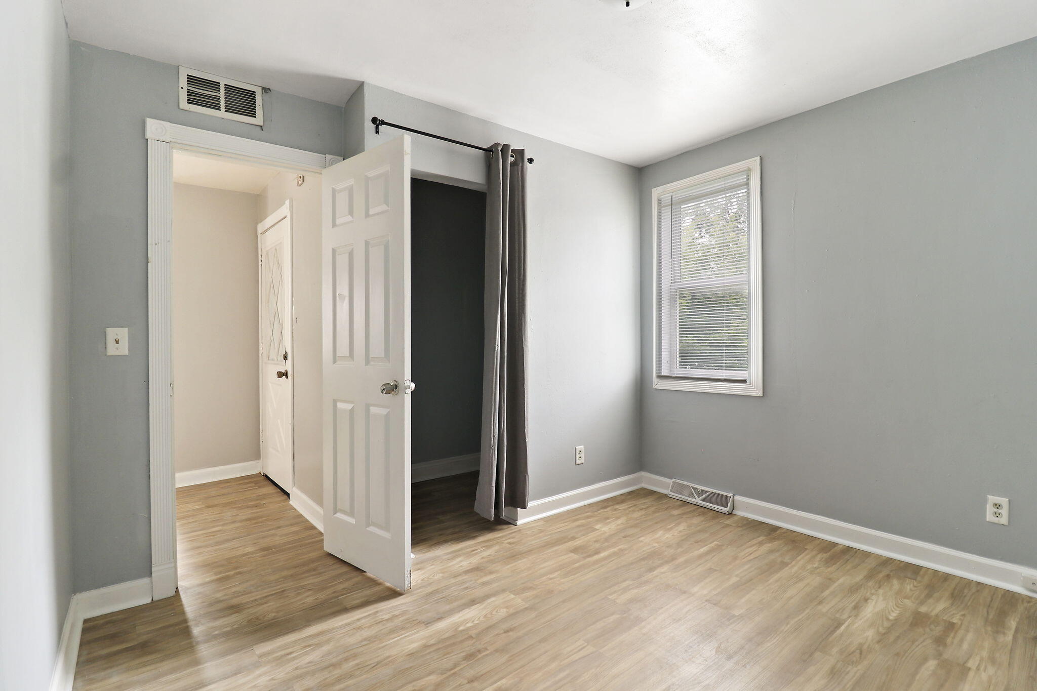 Milwaukee, Wisconsin 53208, United States, 4 Bedrooms Bedrooms, ,3 BathroomsBathrooms,Residential,Pending,172759