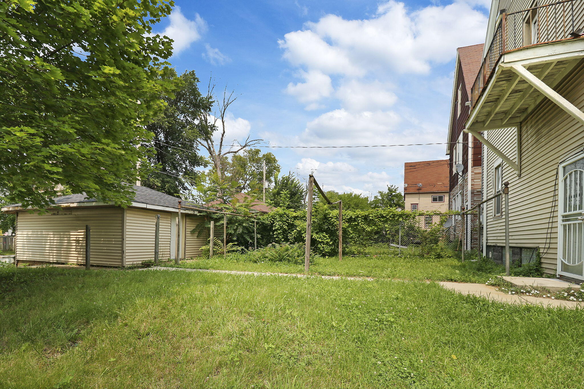 Milwaukee, Wisconsin 53208, United States, 4 Bedrooms Bedrooms, ,3 BathroomsBathrooms,Residential,Pending,172759