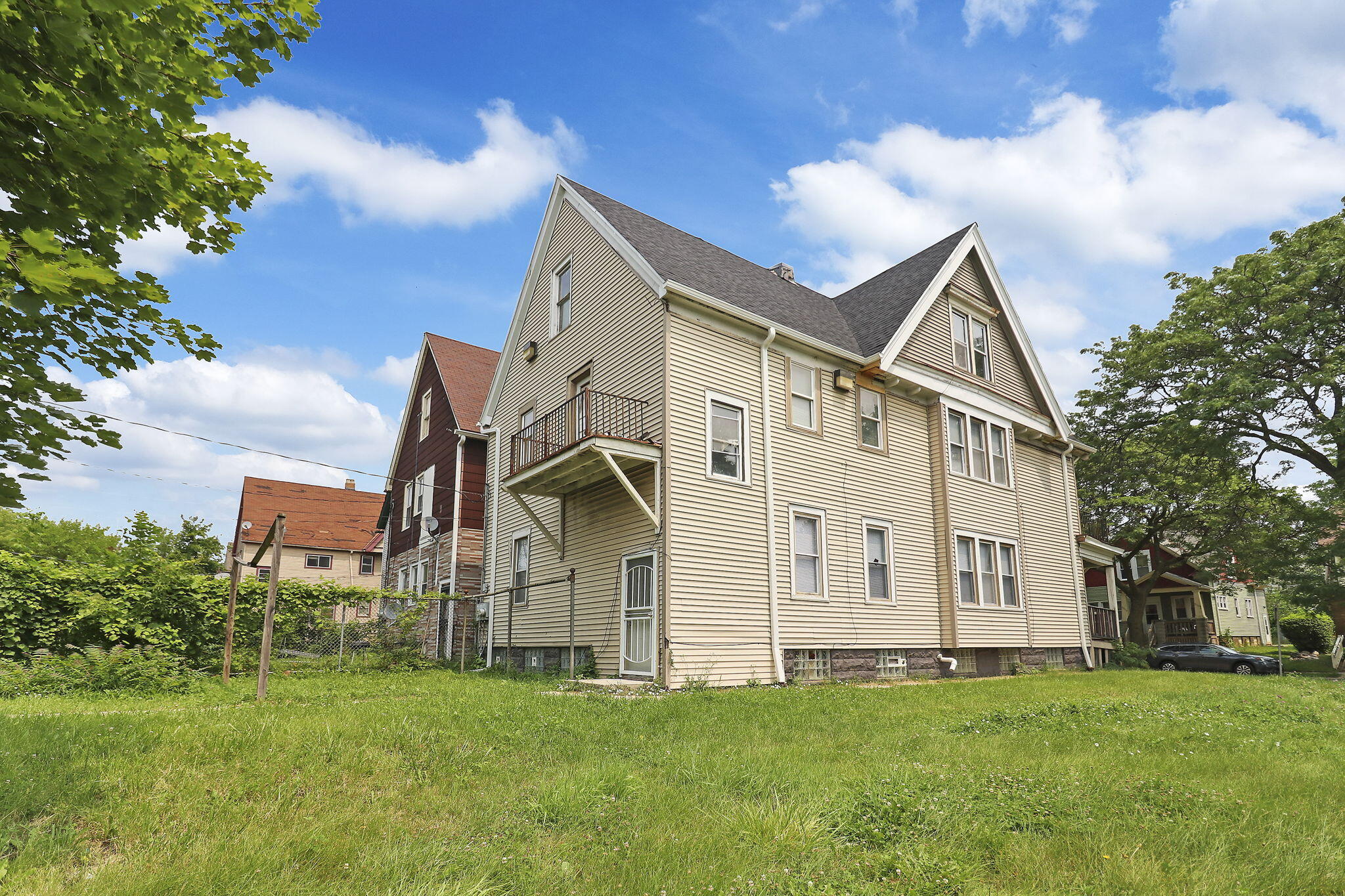 Milwaukee, Wisconsin 53208, United States, 4 Bedrooms Bedrooms, ,3 BathroomsBathrooms,Residential,Pending,172759