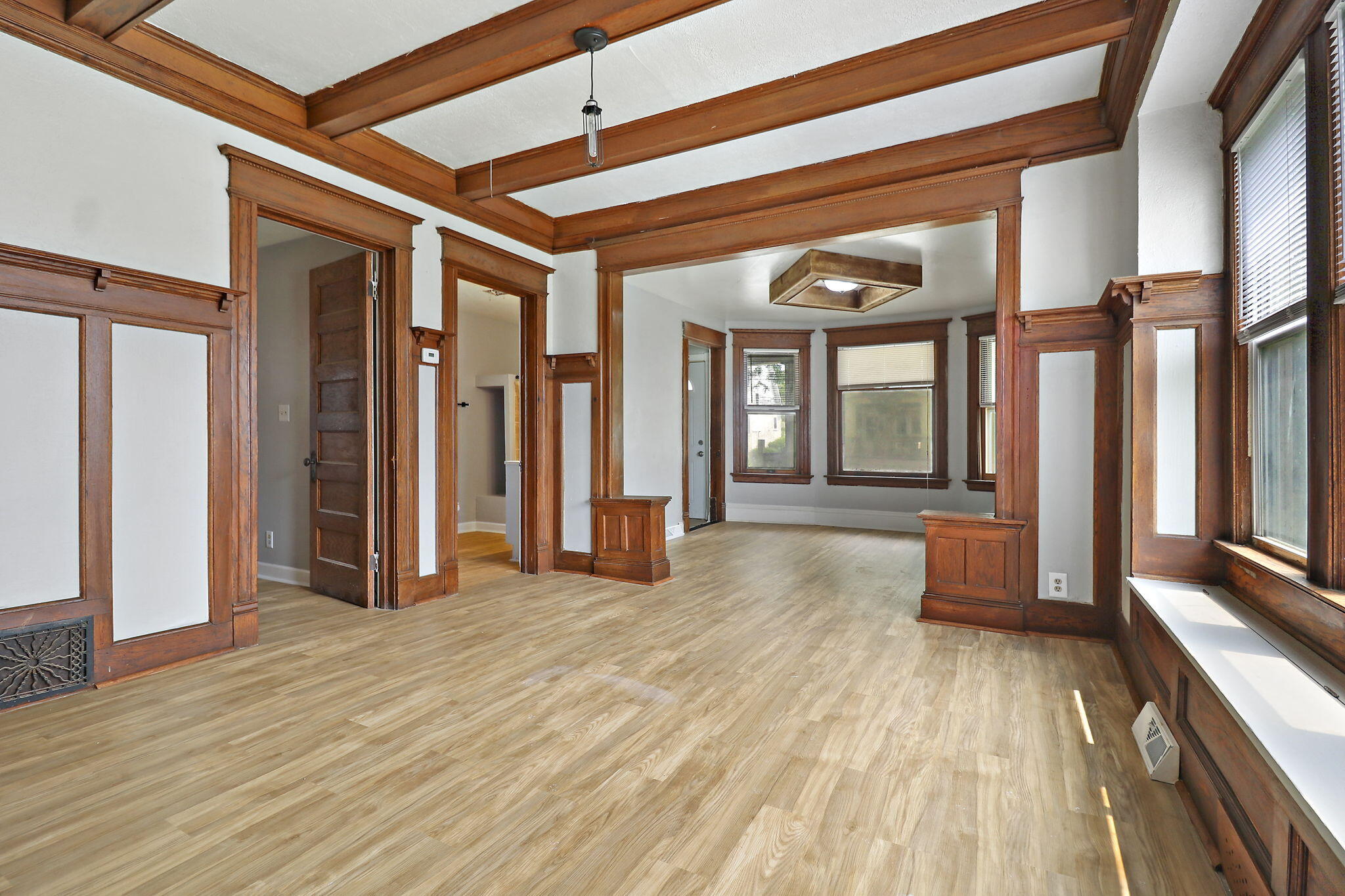 Milwaukee, Wisconsin 53208, United States, 4 Bedrooms Bedrooms, ,3 BathroomsBathrooms,Residential,Pending,172759