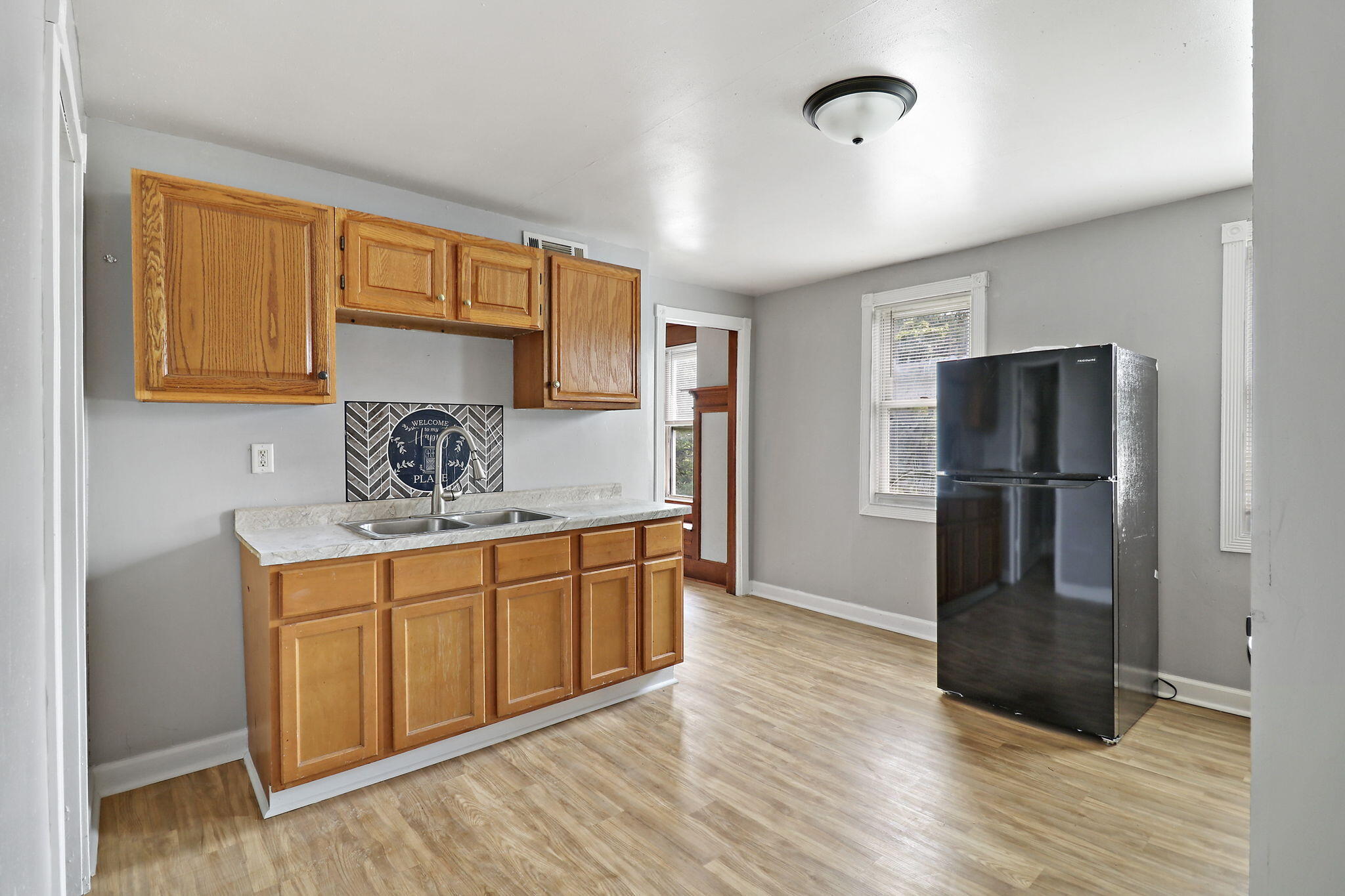 Milwaukee, Wisconsin 53208, United States, 4 Bedrooms Bedrooms, ,3 BathroomsBathrooms,Residential,Pending,172759