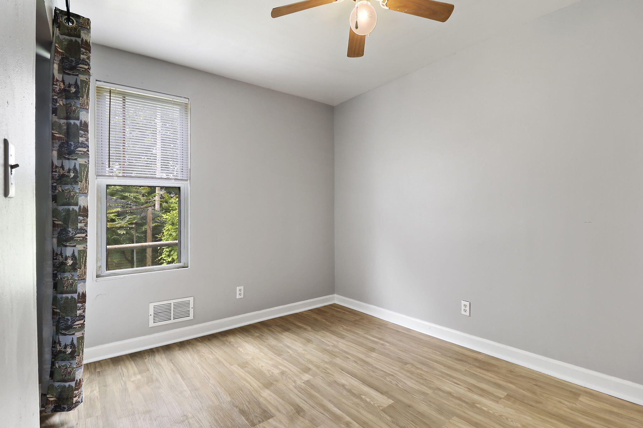 Milwaukee, Wisconsin 53208, United States, 4 Bedrooms Bedrooms, ,3 BathroomsBathrooms,Residential,Pending,172759