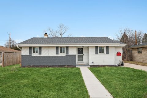 Photo of 6666 N 91st St, Milwaukee, WI 53224 (MLS # 1951948)