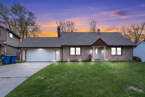 Photo of 1666 Dellwood Ct, Grafton, WI 53024 (MLS # 1961023)
