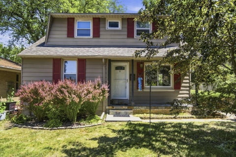 Photo of 4858 N Iroquois Ave, Glendale, WI 53217 (MLS # 1975243)