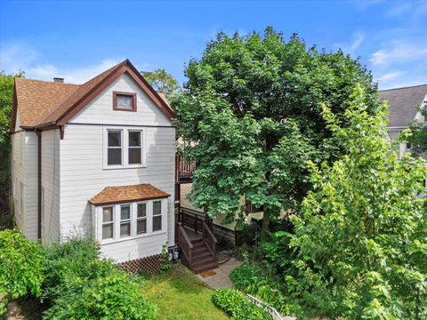 Photo of 3272 N Bartlett Ave, Milwaukee, WI 53211 (MLS # 1928047)