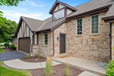 Photo of 920 Oakwood Ln, Brookfield, WI 53045 (MLS # 1941538)