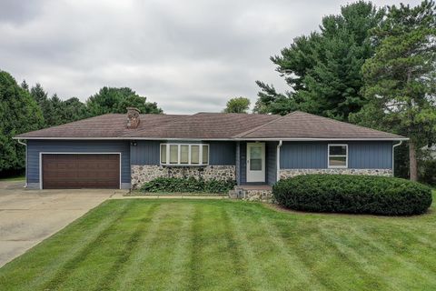 Photo of 525 South St, Watertown, WI 53094 (MLS # 1946495)