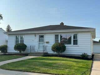 Photo of 1913 25th St, Kenosha, WI 53140 (MLS # 1977466)
