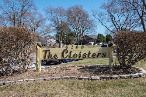 Photo of 5200 S Tuckaway Blvd, Greenfield, WI 53221 (MLS # 1955511)