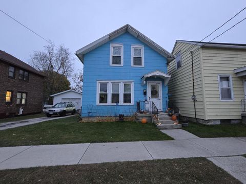 Photo of 617 Chicago St, Manitowoc, WI 54220 (MLS # 1944259)