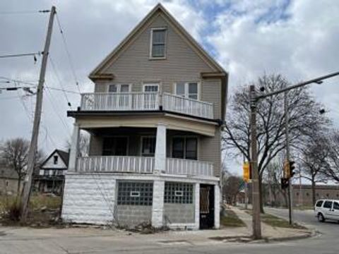 Photo of 2475 W Hopkins St, Milwaukee, WI 53206 (MLS # 1954605)