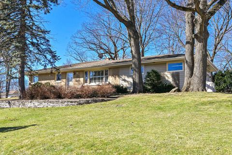 Photo of 1531 N 118th St, Wauwatosa, WI 53226 (MLS # 1952918)