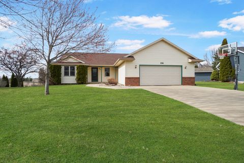 Photo of 206 Sunset Ct, Mayville, WI 53050 (MLS # 1960167)