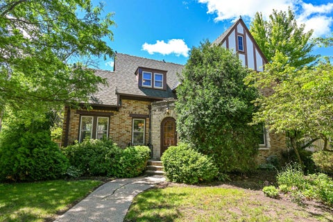 Photo of 6625 W Grant St, West Allis, WI 53219 (MLS # 1967766)
