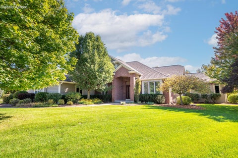 Photo of W289N3648 Huntsman Ct, Delafield, WI 53072 (MLS # 1984216)