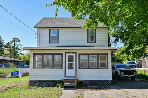 Photo of 305 N Lake Ave, Twin Lakes, WI 53181 (MLS # 1939663)