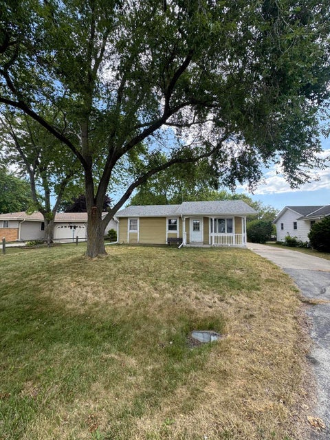 Photo of 6901 Middle Rd, Caledonia, WI 53402 (MLS # 1973419)