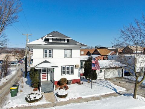 Photo of 101 Parker St, Boscobel, WI 53805 (MLS # 1948340)