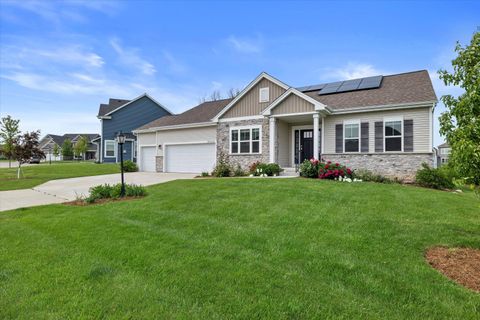 Photo of N48W15452 Aster Ct, Menomonee Falls, WI 53051 (MLS # 1921915)