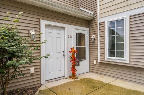Photo of 752 Bridlewood Dr, Hartford, WI 53027 (MLS # 1981381)