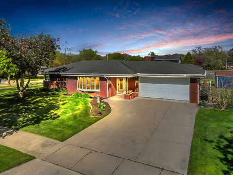 Photo of 8450 S Burrell St, Oak Creek, WI 53154 (MLS # 1917234)