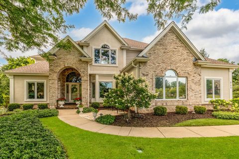 Photo of 945 Foxkirk Dr, Brookfield, WI 53045 (MLS # 1932812)