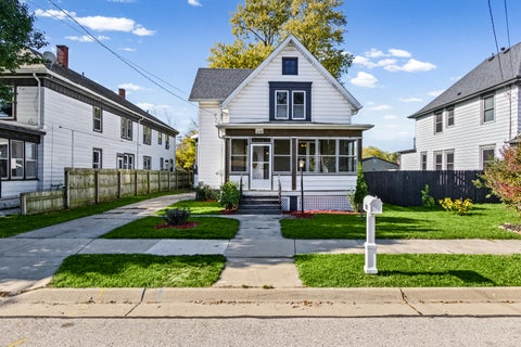 Photo of 608 S Second St, Watertown, WI 53094 (MLS # 1985769)