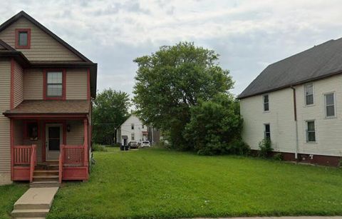 Photo of 2140 N 27th St N, Milwaukee, WI 53208 (MLS # 1940138)