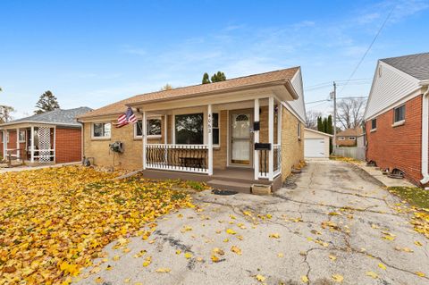 4062 S Troy Ave, Saint Francis, WI 53235 - #: 1942723