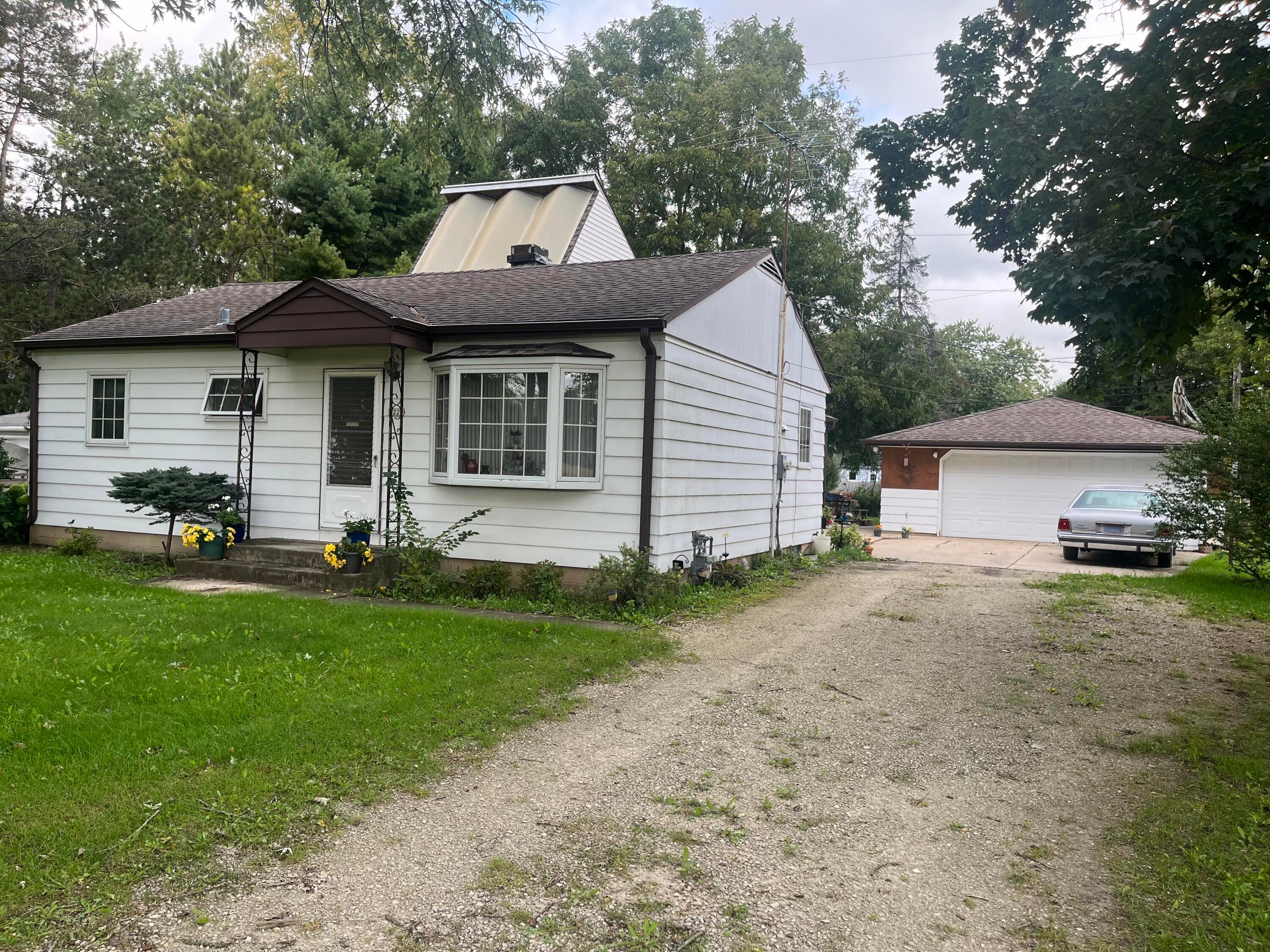 1224 E Alan Rd