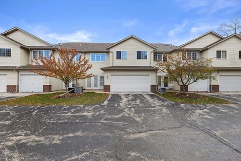 Photo of 2426 Fox River Pkwy, Waukesha, WI 53189 (MLS # 1941373)