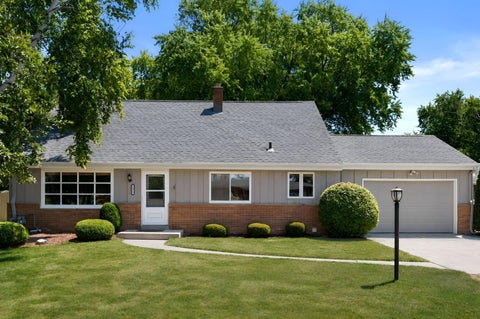 Photo of 5429 Erie St, Caledonia, WI 53402 (MLS # 1973138)