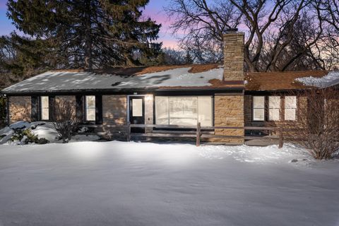 400 W Montclaire Ave, Glendale, WI 53217 - #: 1907535