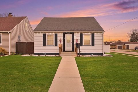 Photo of 5811 39th Ave, Kenosha, WI 53144 (MLS # 1956147)