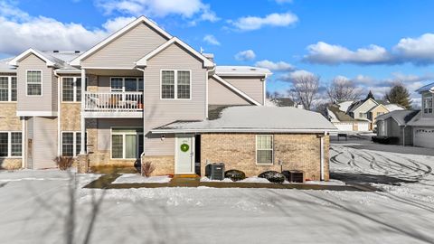 Photo of 6955 S Rolling Meadows Ct, Oak Creek, WI 53154 (MLS # 1949429)