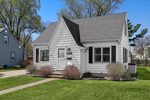 Photo of 2008 Losey Blvd, La Crosse, WI 54601 (MLS # 1959057)