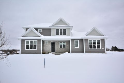 Photo of 8211 W Skylark Dr, Mequon, WI 53097 (MLS # 1930333)