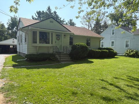 Photo of 8862 S Chicago Rd, Oak Creek, WI 53154 (MLS # 1927515)